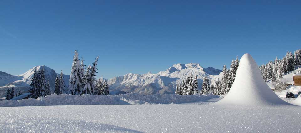 Guy Degoutte est photographe designer à la clusaz le chiffre d'affaire de son entreprise progresse chaque année il sera bientôt très riche